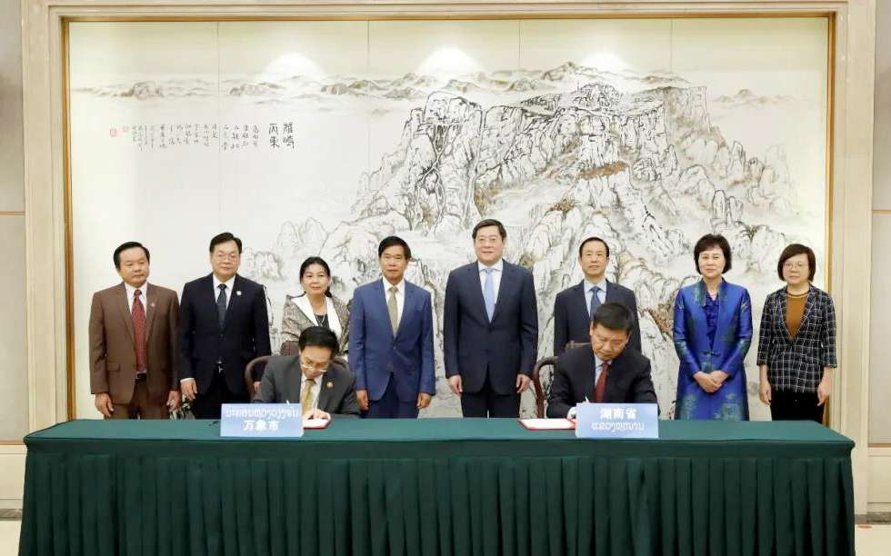 MK体育環(huán)境向老撾萬(wàn)象捐贈(zèng)7臺(tái)環(huán)衛(wèi)裝備，助力“一帶一路”建設(shè)