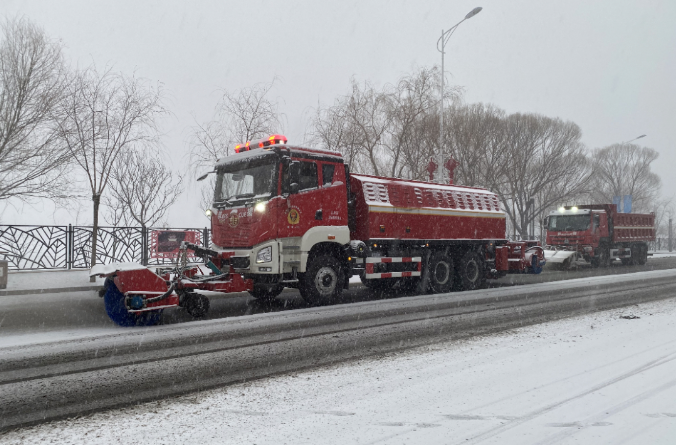 MK体育環(huán)境除冰雪裝備全力投入破冰作業(yè)，助力北京道路交通安全